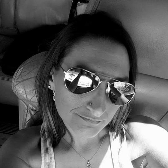 Meet your Posher, Whitney - Picture 1 of 1